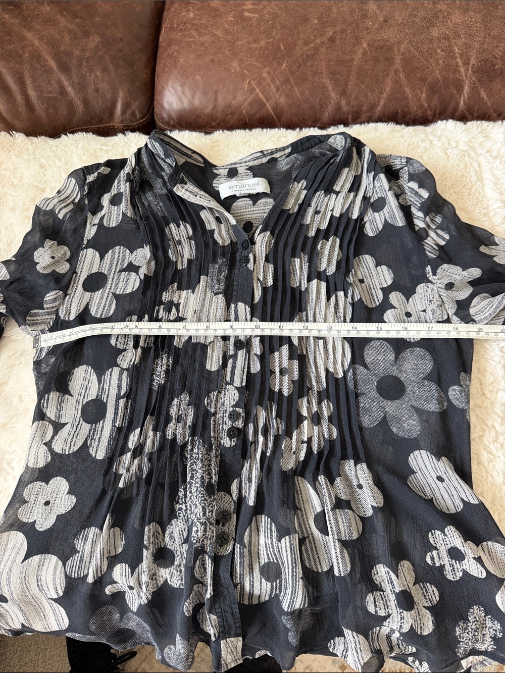 Vintage Emanuel Ungaro Black and White Floral Pleated Blouse size small - Picture 7 of 9